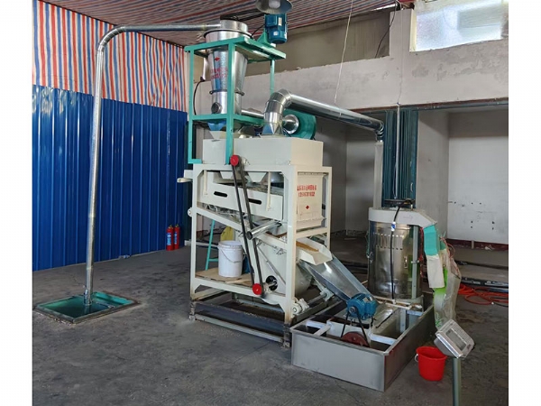 小型面粉機(jī)械加工的過(guò)程中是流水線式的，幾乎不需要人工的參與